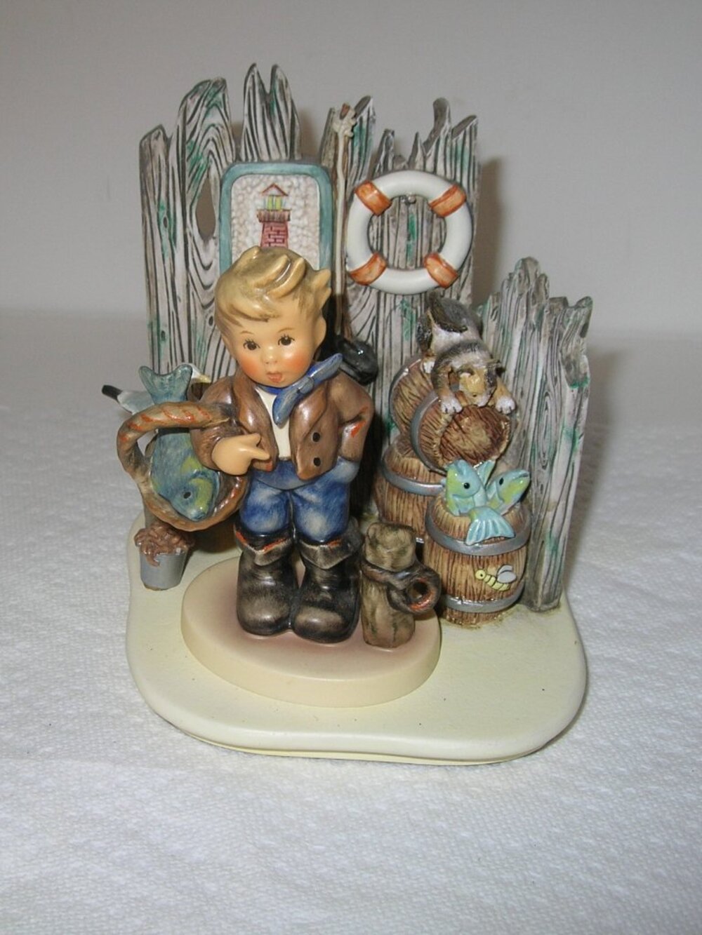 Hummel Scape & Figurine Set FISHERMAN'S FEAST 1029-D & CATCH OF THE DAY HUM#2031